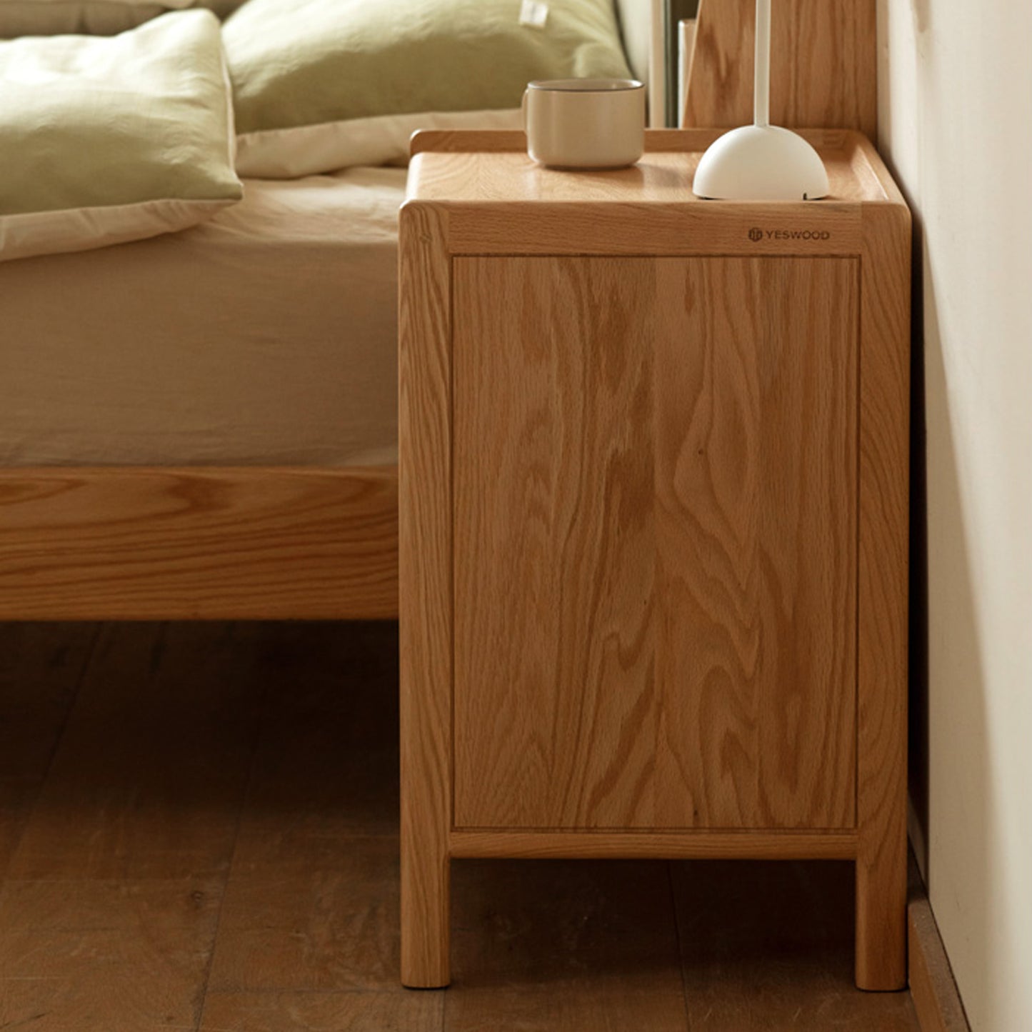 Doro Nightstand