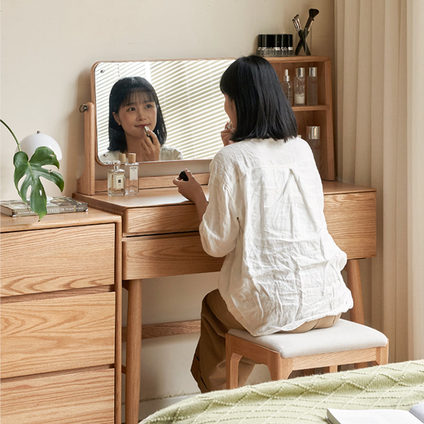Lumie Dressing Table