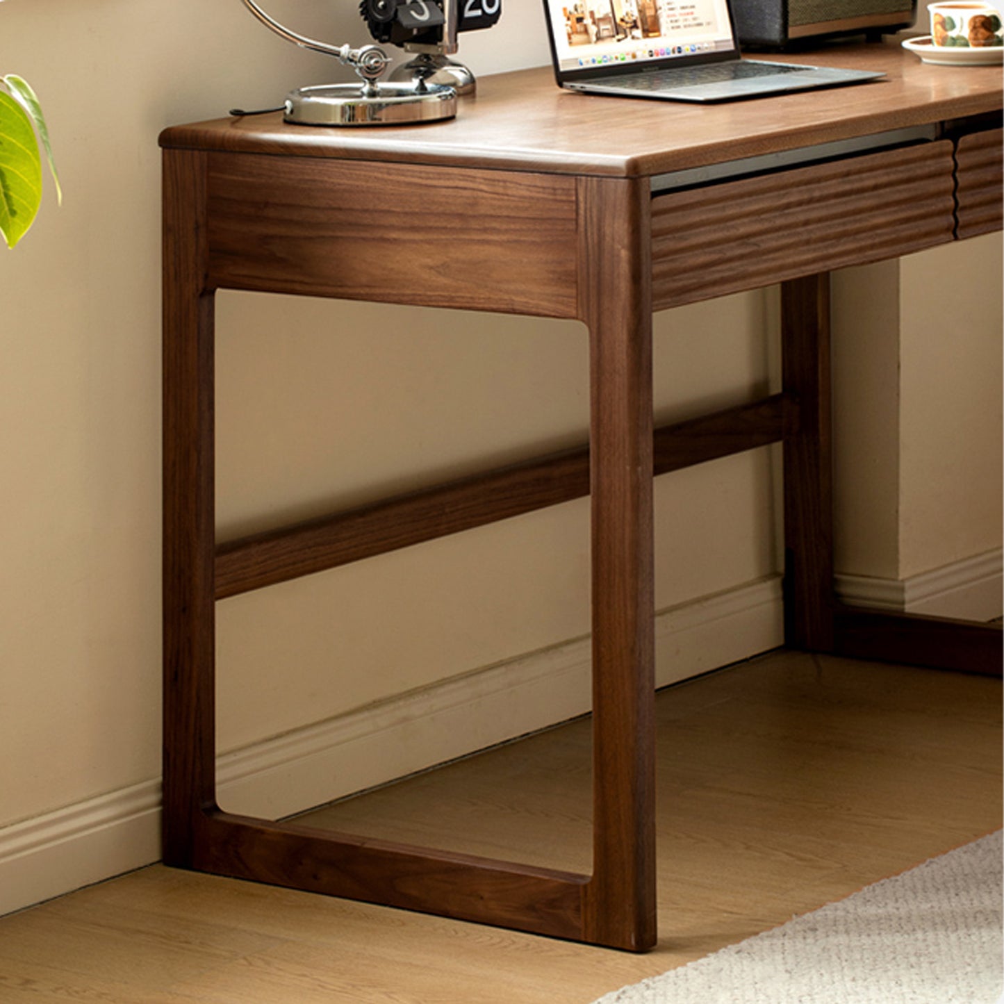 Nuvia Desk