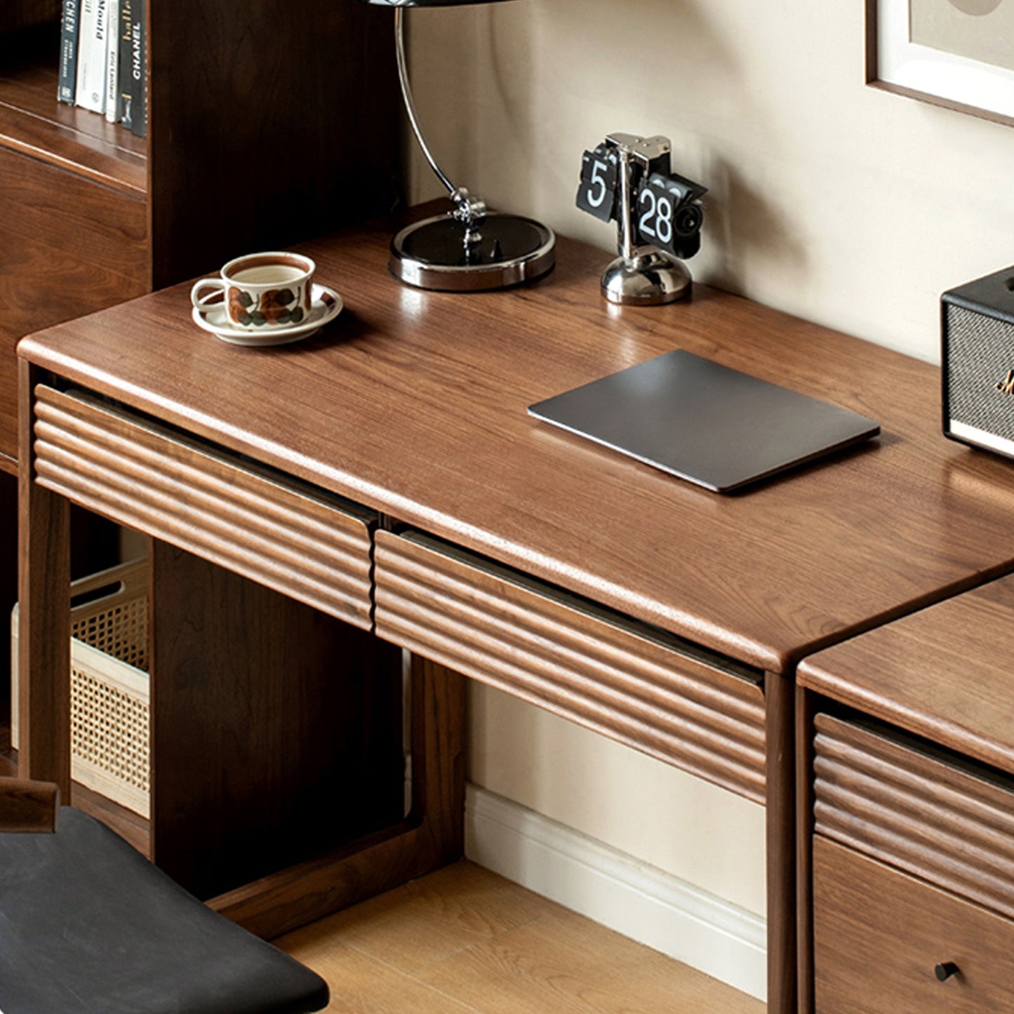 Nuvia Desk