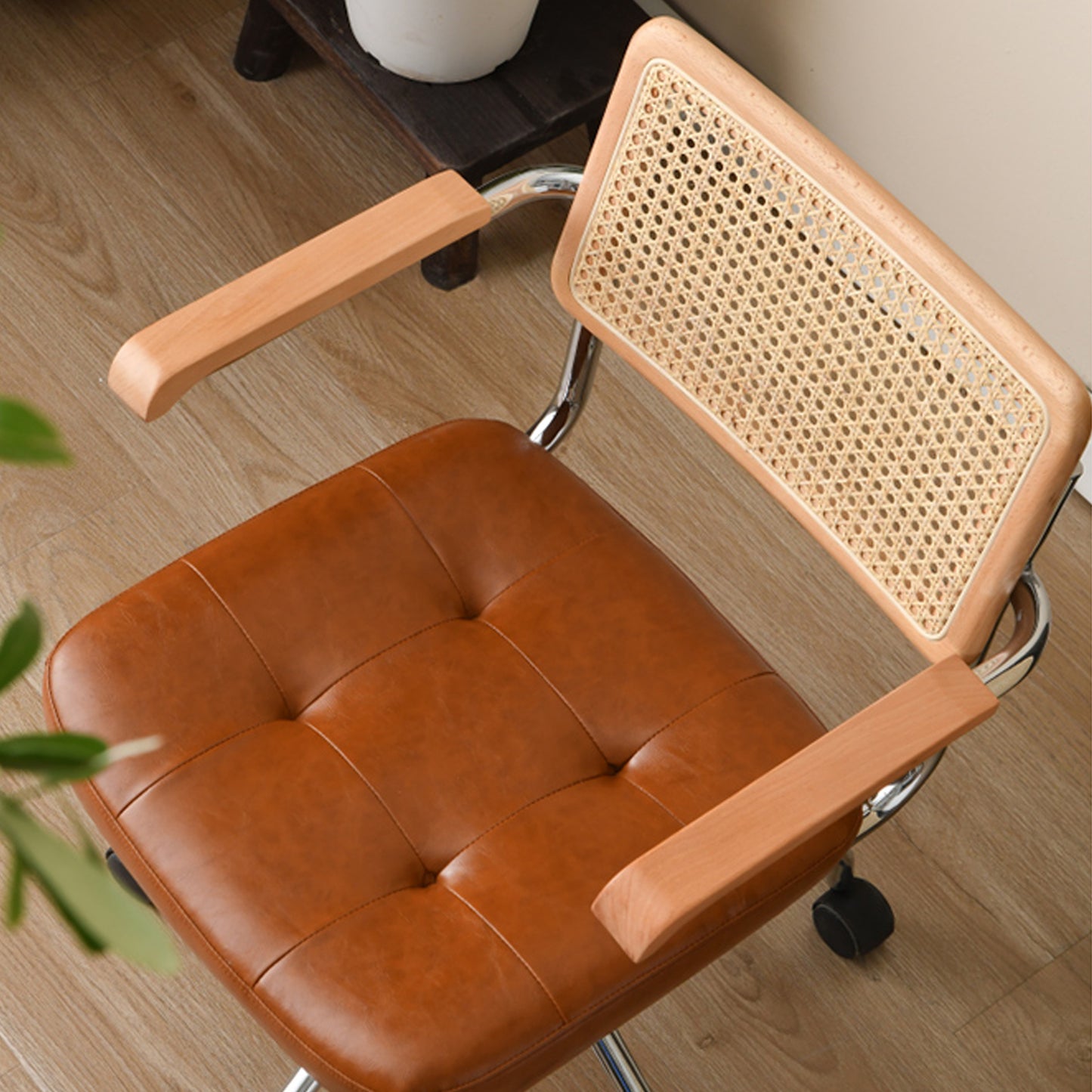 Siska Swivel Chair