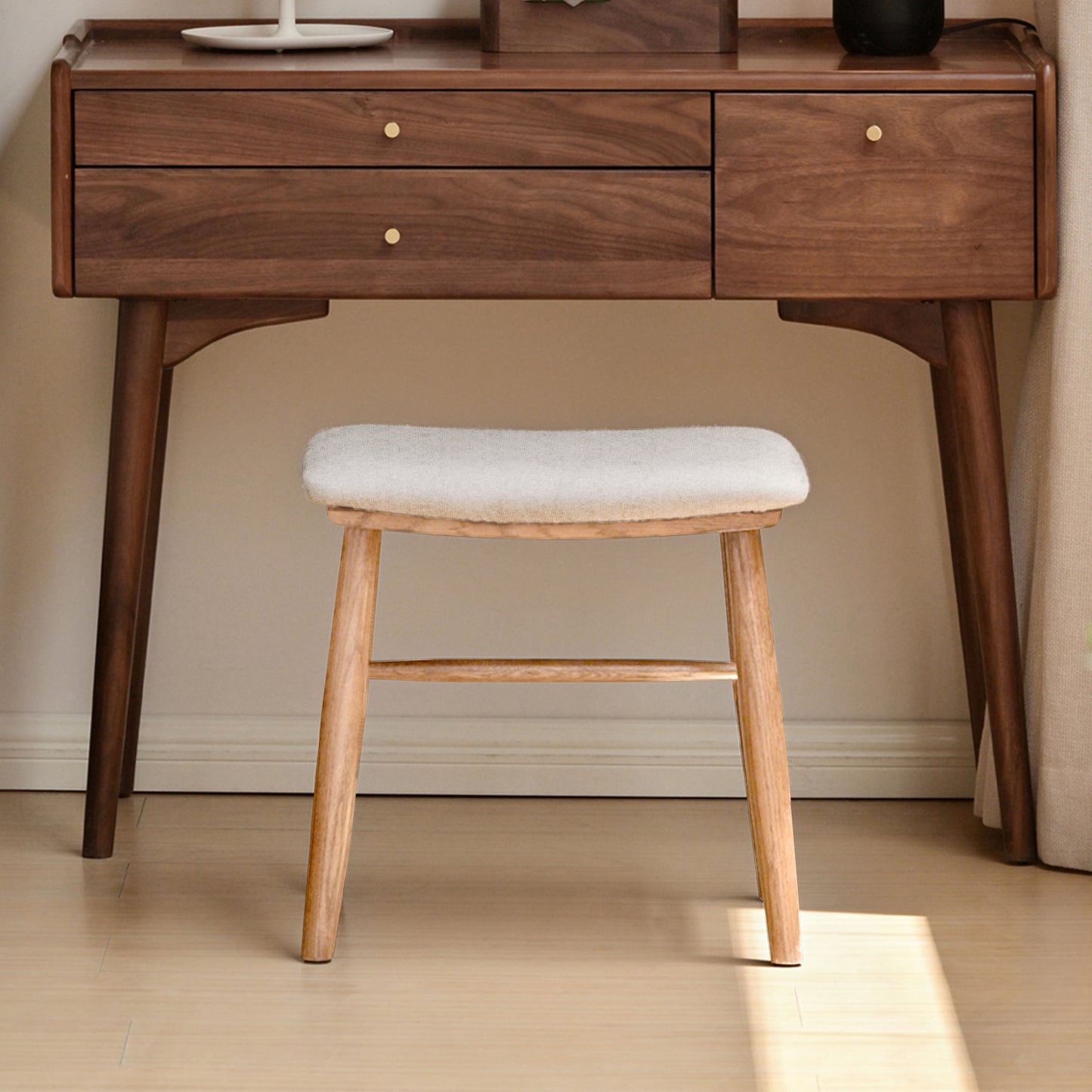 Kalma Dressing Chair