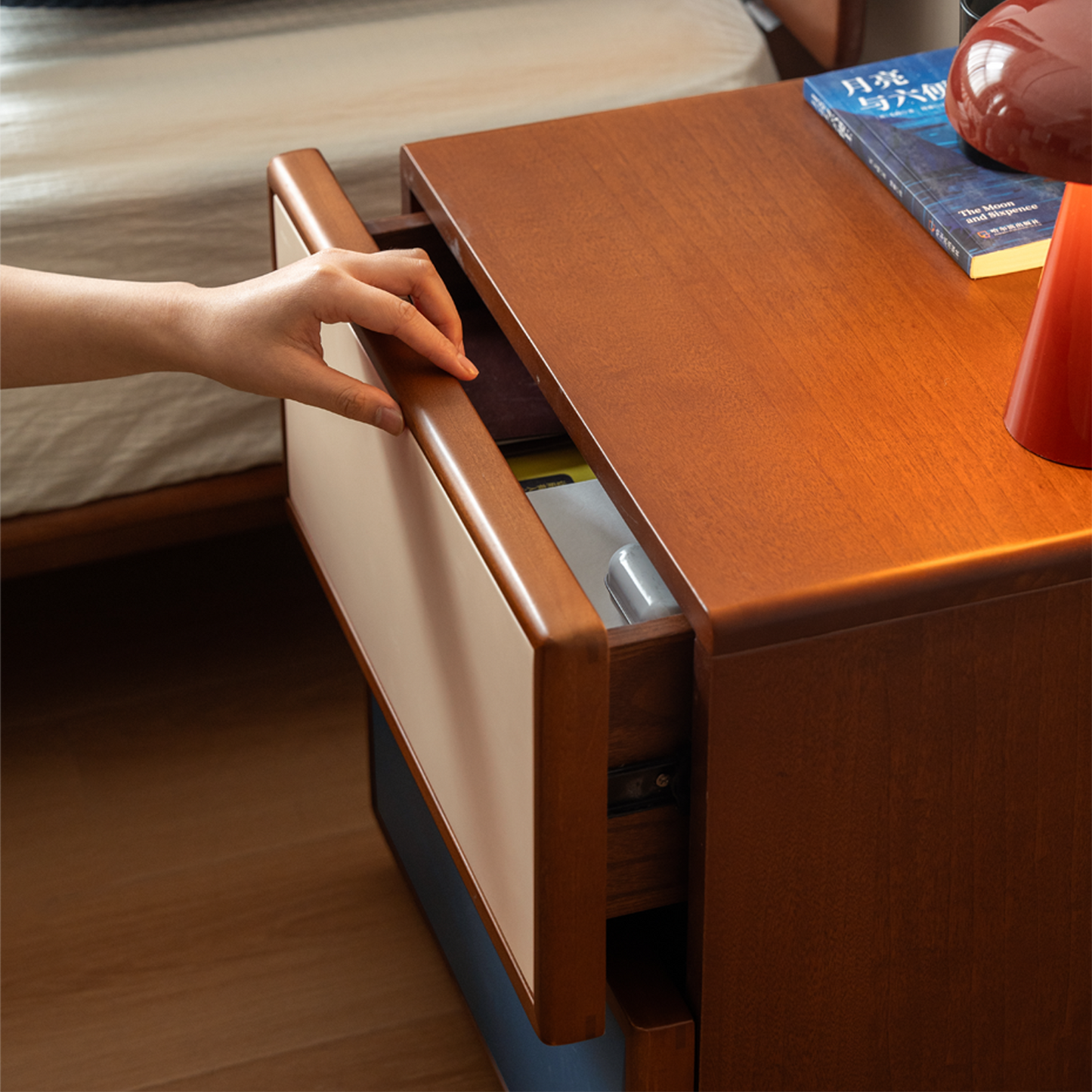 Itten Nightstand