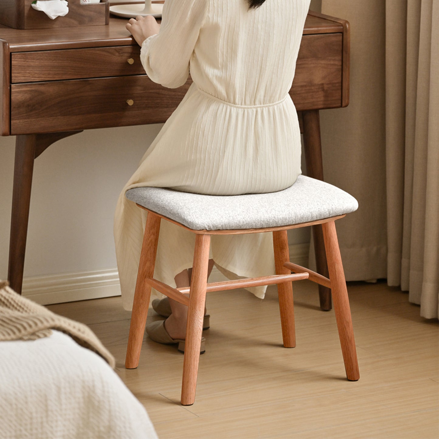 Kalma Dressing Chair
